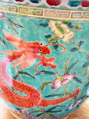 A pair of Chinese famille rose Dayazhai-style 'Dragon' jardinières, 20th C. — photo 6