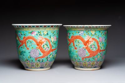 A pair of Chinese famille rose Dayazhai-style 'Dragon' jardinières, 20th C.