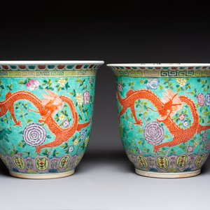 A pair of Chinese famille rose Dayazhai-style 'Dragon' jardinières, 20th C. — photo 1