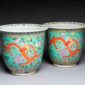 A pair of Chinese famille rose Dayazhai-style 'Dragon' jardinières, 20th C. — photo 5