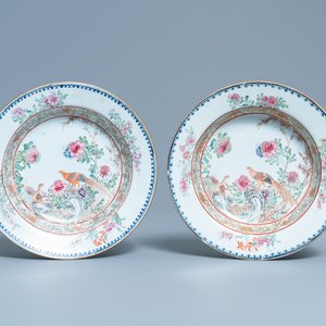 A pair of Chinese famille rose deep plates with pheasants, Yongzheng — 照片 1