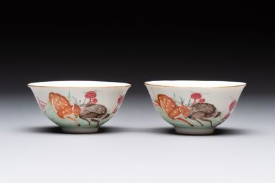 A pair of Chinese famille rose 'deer and bats' bowls, Daoguang mark, 20th C.