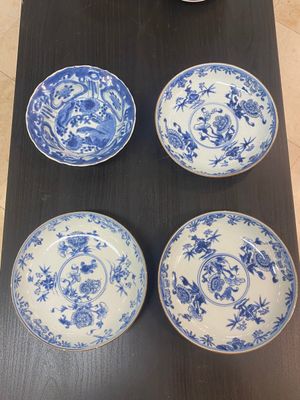 A pair of Chinese famille rose dishes, three blue and white plates and a 'kraak' porcelain 'klapmuts' bowl, Wanli and Qianlong — photo 8