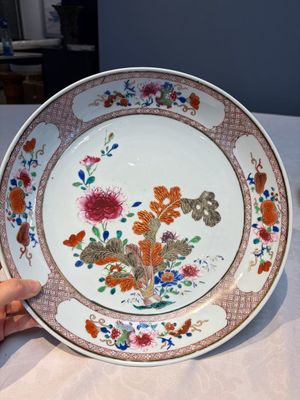 A pair of Chinese famille rose dishes with floral design, Qianlong — photo 10