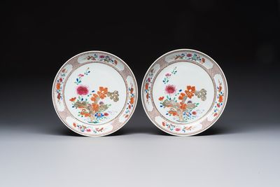 A pair of Chinese famille rose dishes with floral design, Qianlong