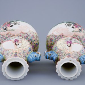 A pair of Chinese famille rose double gourd vases, Republic, 20th C. — photo 5