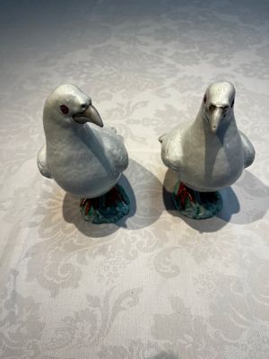 A pair of Chinese famille rose doves, Qianlong — photo 1