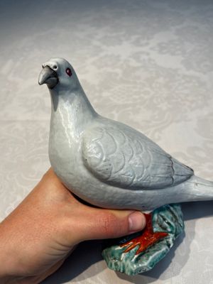 A pair of Chinese famille rose doves, Qianlong — photo 2