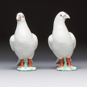 A pair of Chinese famille rose doves, Qianlong — photo 5