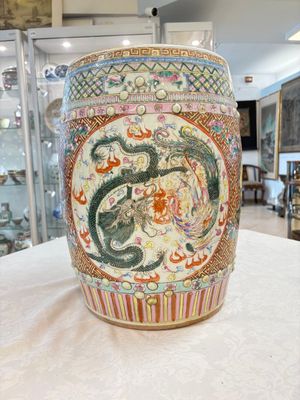 A pair of Chinese famille rose 'dragon and phoenix' garden seats, 19/20th C. — photo 7