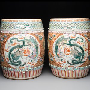 A pair of Chinese famille rose 'dragon and phoenix' garden seats, 19/20th C. — photo 2