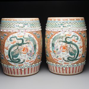A pair of Chinese famille rose 'dragon and phoenix' garden seats, 19/20th C. — photo 4