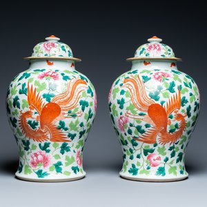 A pair of Chinese famille rose 'dragon and phoenix' vases, 19th C. — photo 1