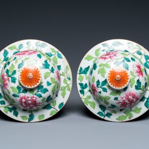 A pair of Chinese famille rose 'dragon and phoenix' vases, 19th C. — photo 7