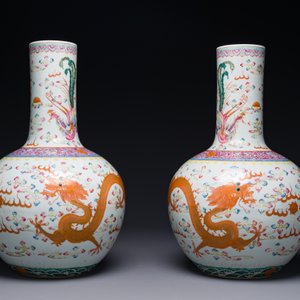 A pair of Chinese famille rose 'dragon' bottle vases, Tongzhi/Guangxu — 照片 4