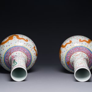 A pair of Chinese famille rose 'dragon' bottle vases, Tongzhi/Guangxu — 照片 5
