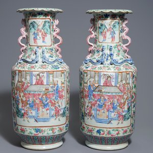 A pair of Chinese famille rose dragon-handle vases, 19th C. — 照片 3