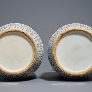 A pair of Chinese famille rose dragon-handle vases, 19th C. — 照片 6