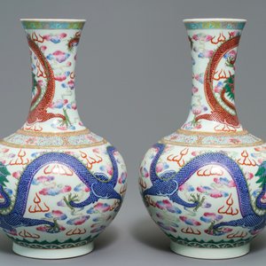 A pair of Chinese famille rose 'dragon' vases, Guangxu mark and of the period — 照片 2