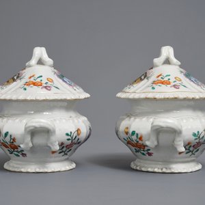 A pair of Chinese famille rose Dutch market armorial tureens on stands, arms of Nauta Beuckens and Swalue accollé, Qianlong — 照片 8