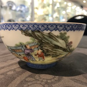 A pair of Chinese famille rose eggshell bowls, Qianlong mark, 20th C. — 照片 11