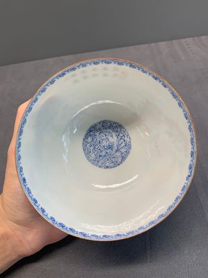 A pair of Chinese famille rose eggshell bowls with floral design, Qianlong mark, 20th C. — photo 6