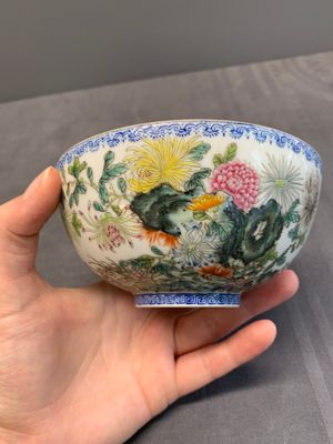 A pair of Chinese famille rose eggshell bowls with floral design, Qianlong mark, 20th C. — photo 10