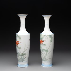 A pair of Chinese famille rose eggshell 'goldfish' vases, 20th C. — photo 2