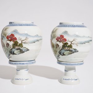 A pair of Chinese famille rose eggshell lanterns on stands, Republic, 20th C. — photo 4