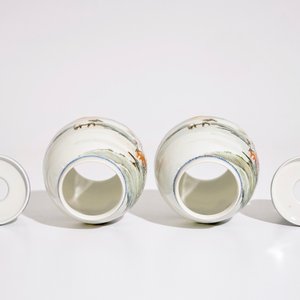 A pair of Chinese famille rose eggshell lanterns on stands, Republic, 20th C. — photo 6