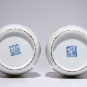 A pair of Chinese famille rose eggshell porcelain vases, Republic, 20th C. — photo 6