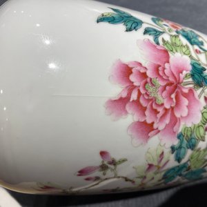 A pair of Chinese famille rose eggshell vases with floral design, Republic — 照片 17