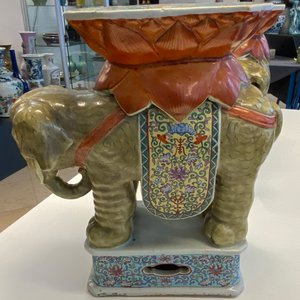 A pair of Chinese famille rose elephant-shaped garden seats, 19/20th C. — photo 15
