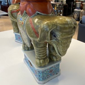 A pair of Chinese famille rose elephant-shaped garden seats, 19/20th C. — photo 27