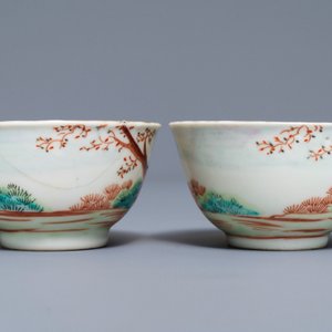 A pair of Chinese famille rose 'European subject' cups and saucers, Qianlong — 照片 7