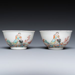 A pair of Chinese famille rose 'European subject' cups and saucers, Qianlong — 照片 7