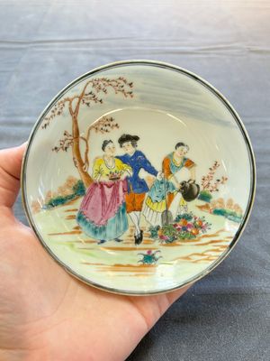 A pair of Chinese famille rose 'European subject' cups and saucers, Qianlong — photo 1