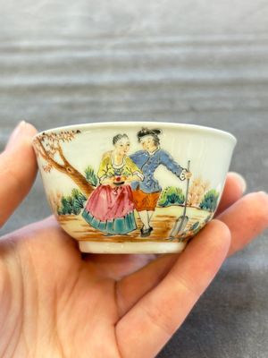 A pair of Chinese famille rose 'European subject' cups and saucers, Qianlong — photo 13