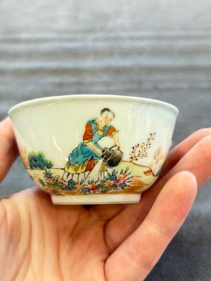 A pair of Chinese famille rose 'European subject' cups and saucers, Qianlong — photo 14