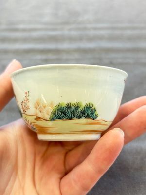 A pair of Chinese famille rose 'European subject' cups and saucers, Qianlong — photo 15