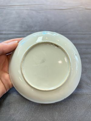 A pair of Chinese famille rose 'European subject' cups and saucers, Qianlong — photo 2