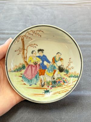 A pair of Chinese famille rose 'European subject' cups and saucers, Qianlong — photo 4