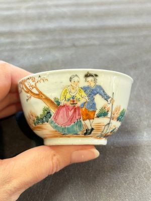 A pair of Chinese famille rose 'European subject' cups and saucers, Qianlong — photo 6