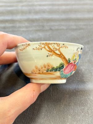 A pair of Chinese famille rose 'European subject' cups and saucers, Qianlong — photo 9