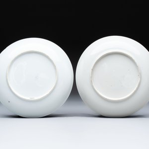 A pair of Chinese famille rose 'European subject' cups and saucers, Qianlong — photo 3