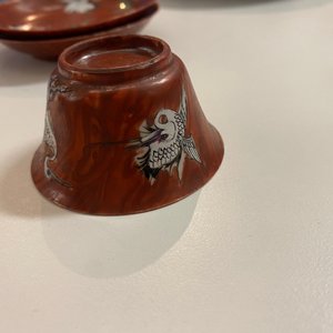 A pair of Chinese famille rose 'faux-bois' cups and saucers, Yongzheng/Qianlong — 照片 15