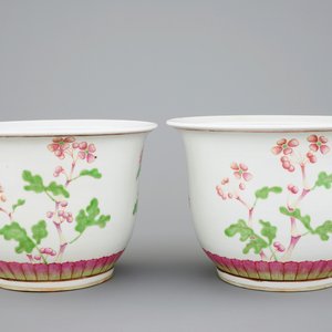 A pair of Chinese famille rose flower pots, 19th C. — photo 1