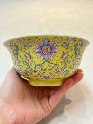A pair of Chinese famille rose 'flower scroll' bowls, Jiaqing mark and of the period — photo 3