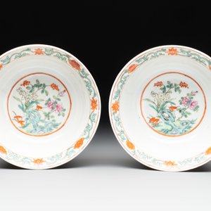 A pair of Chinese famille rose 'flower scroll' bowls, Jiaqing mark and of the period — photo 5