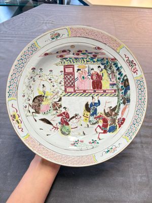 A pair of Chinese famille rose 'General Yang' dishes, Yongzheng — 照片 1